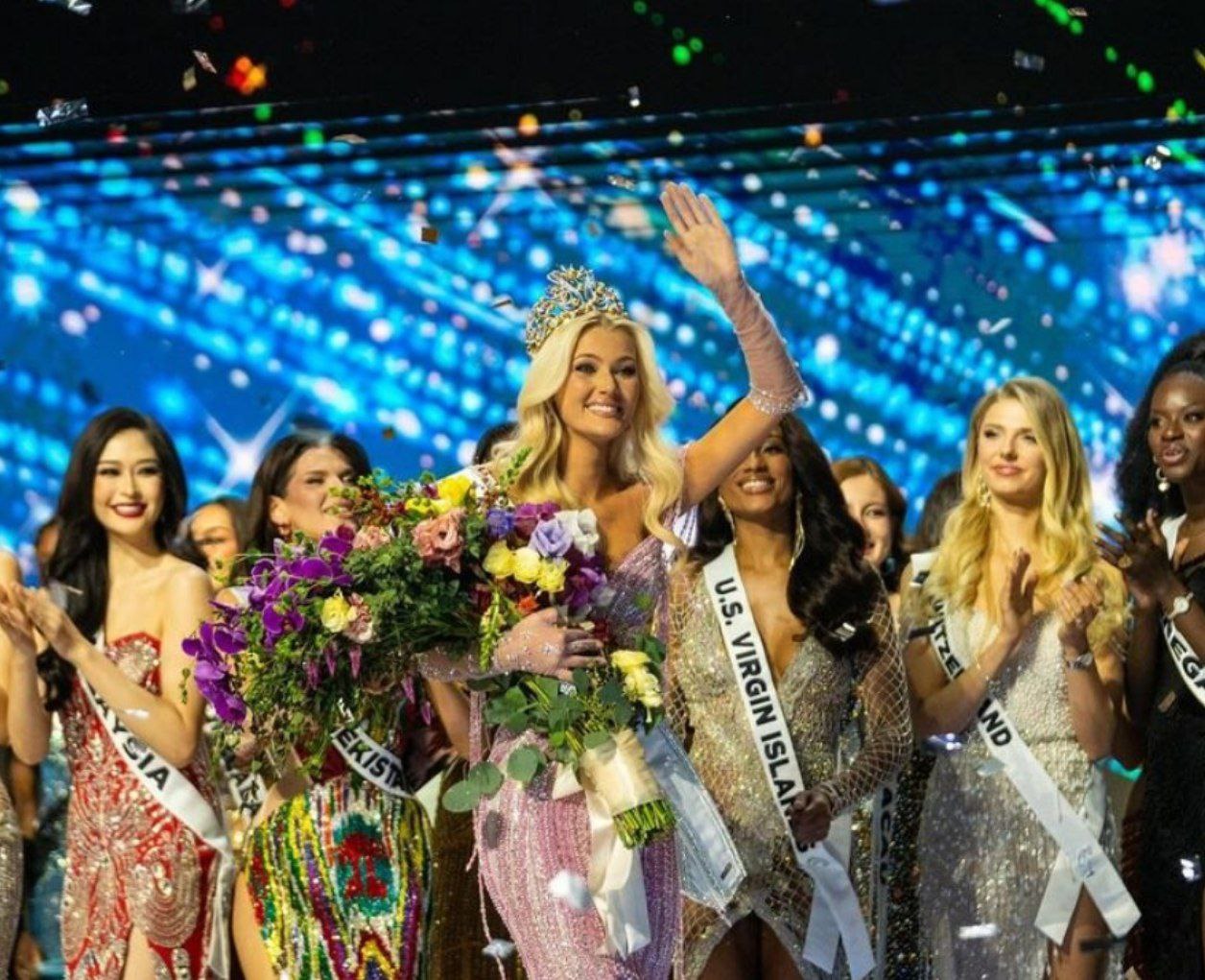 Ақылды андроид роботпен жыныстық қатынасқа түскен ер адам (бейне)