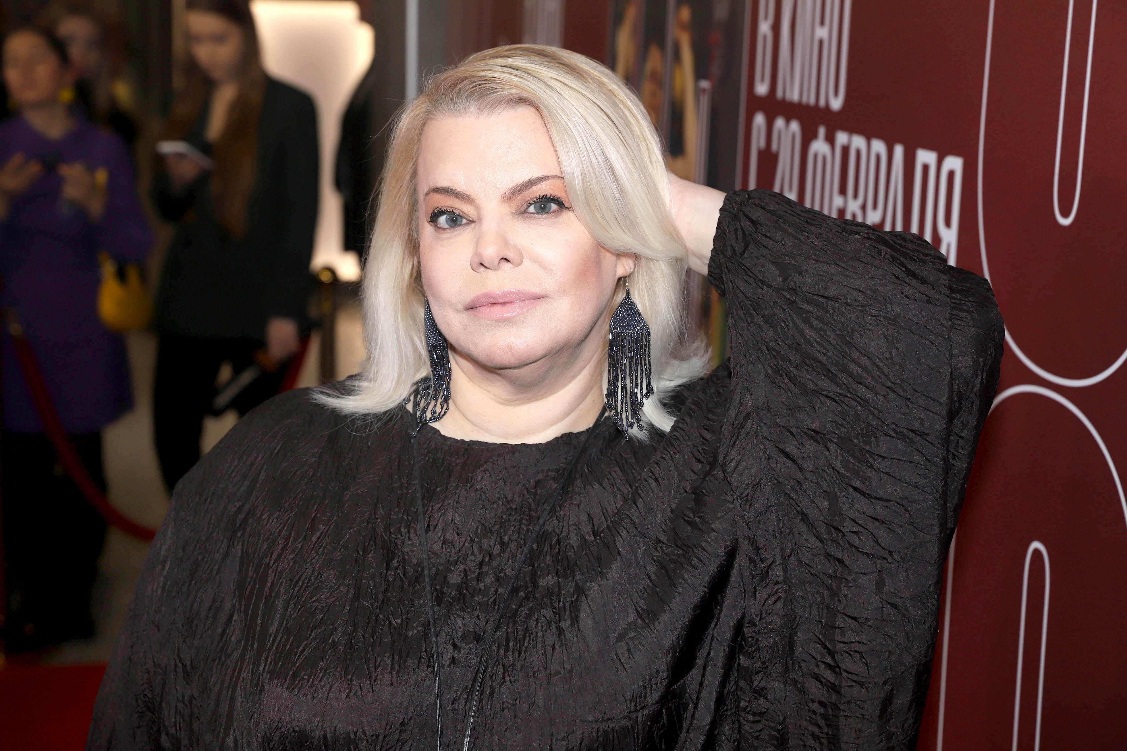 «Жолдағы жезөкшелер» видеосын көріңіз.